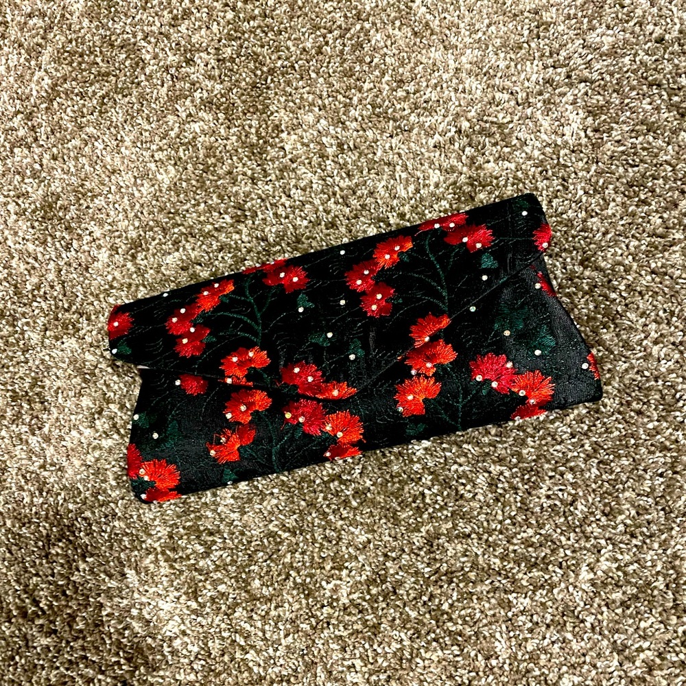 Colorful clutch with chain